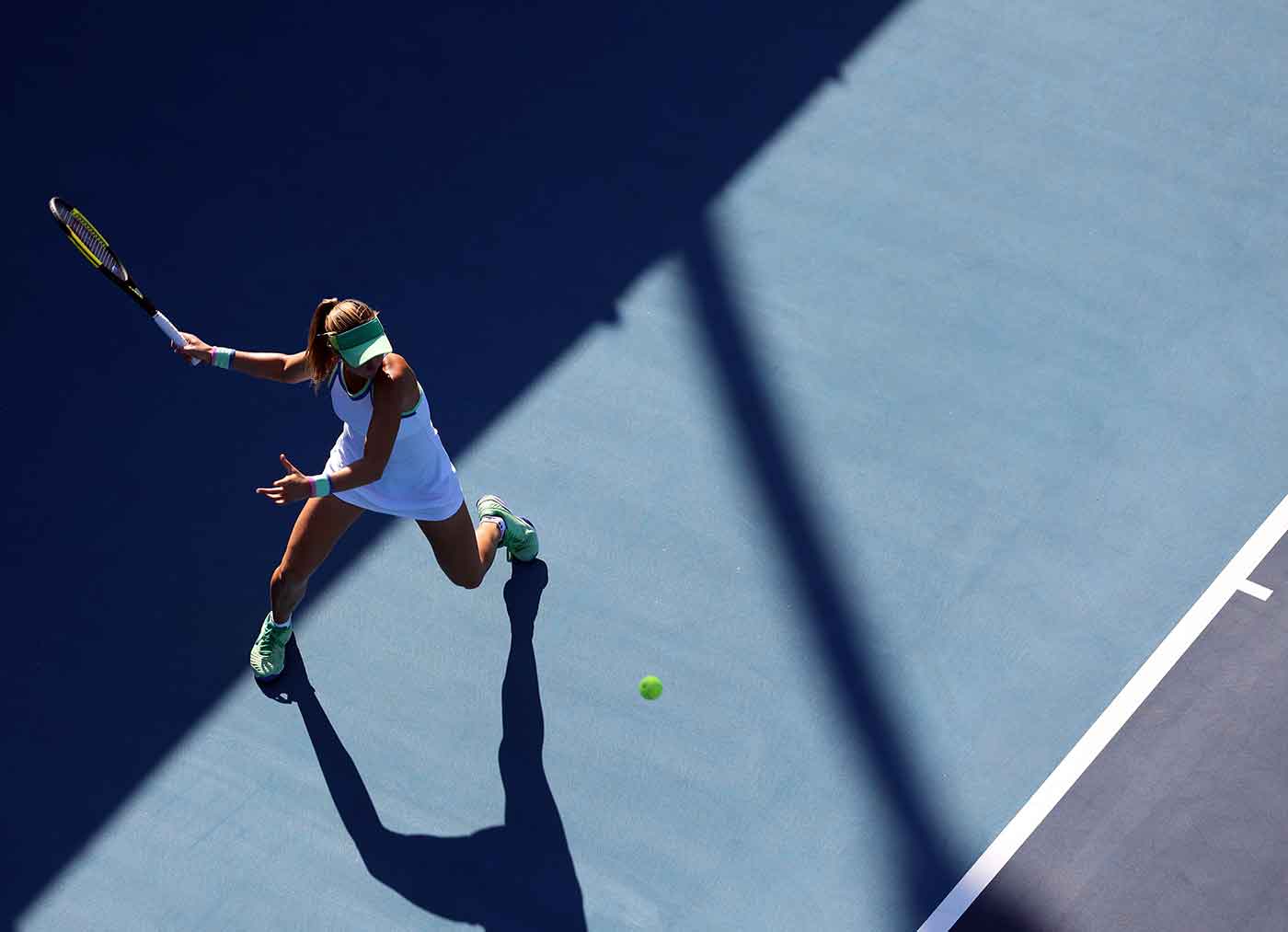 woman-playing-tennis-hitting-ball-1400